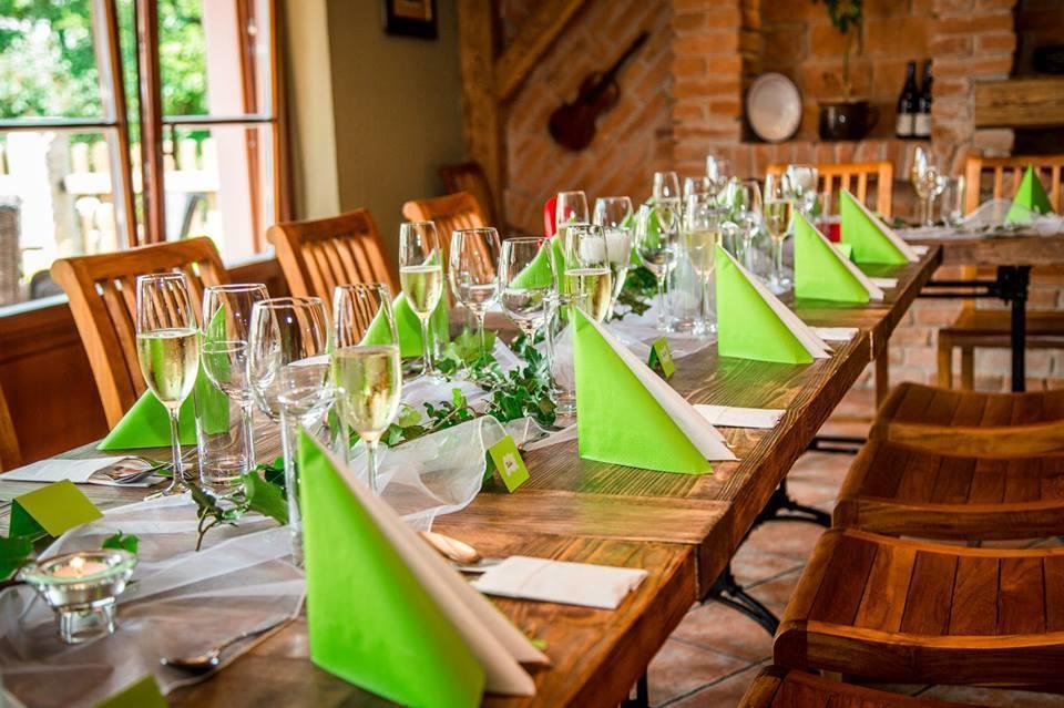 Restaurace A Penzion U Pešíků Červený Kostelec Exterior foto